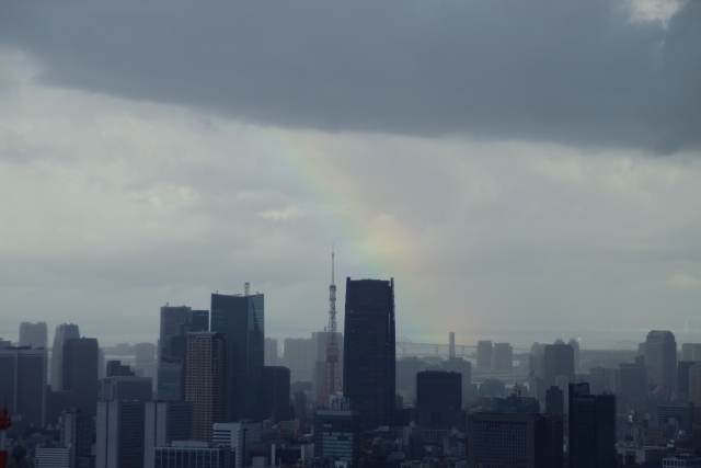 東京タワーに架かる虹