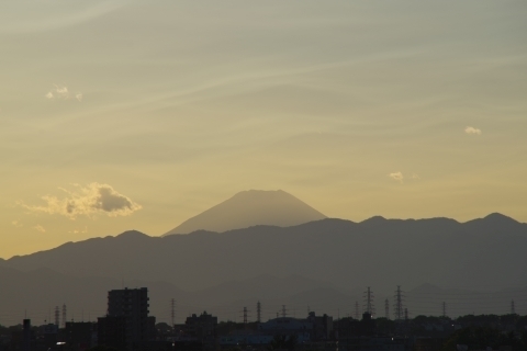 波打つ雲と富士山